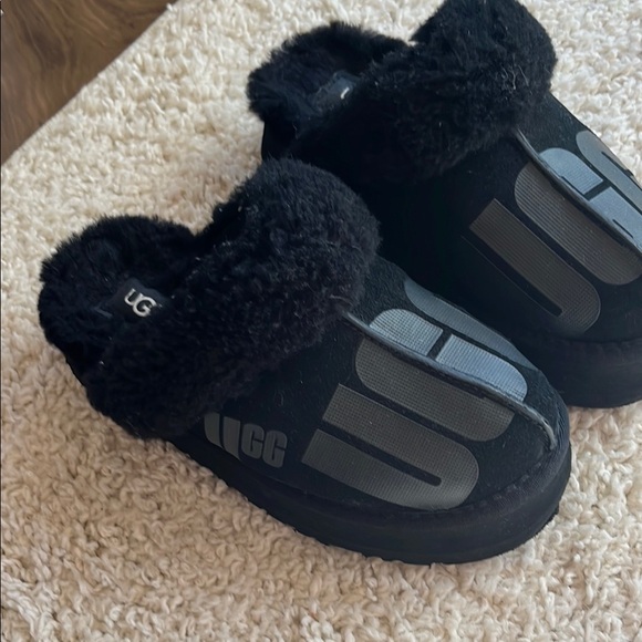 UGG Black womans Shoes - Picture 12 of 12